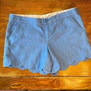 EUC Lilly Pulitzer sz 10 Buttercup mid-rise shorts, light blue
